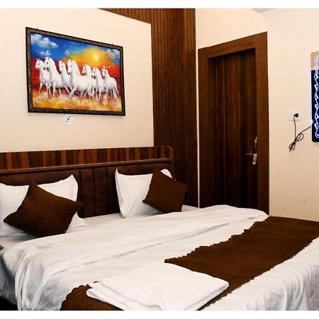 Tirupati Balaji Inn Bageshwar Dham Basāri Екстериор снимка