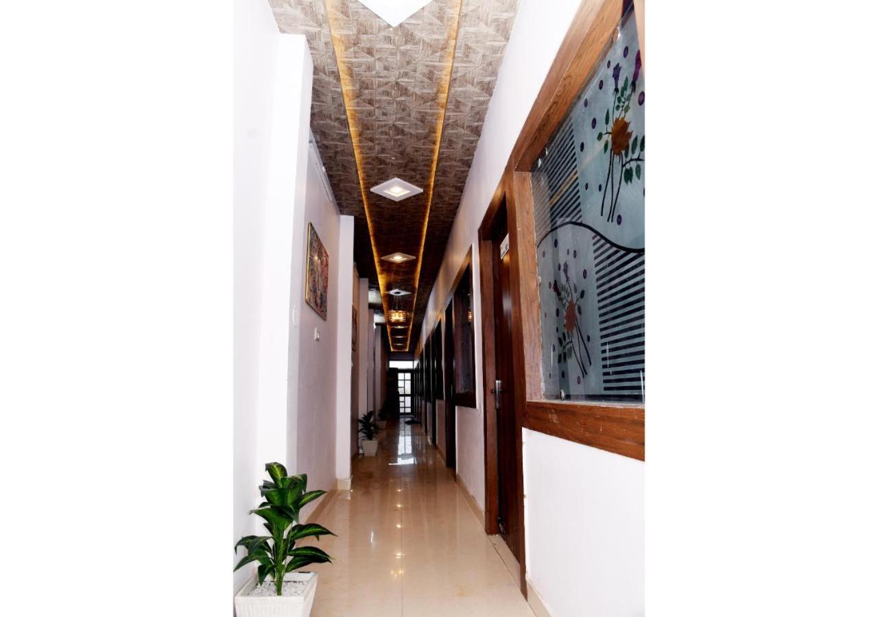 Tirupati Balaji Inn Bageshwar Dham Basāri Екстериор снимка