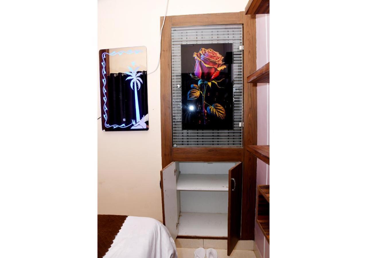 Tirupati Balaji Inn Bageshwar Dham Basāri Екстериор снимка