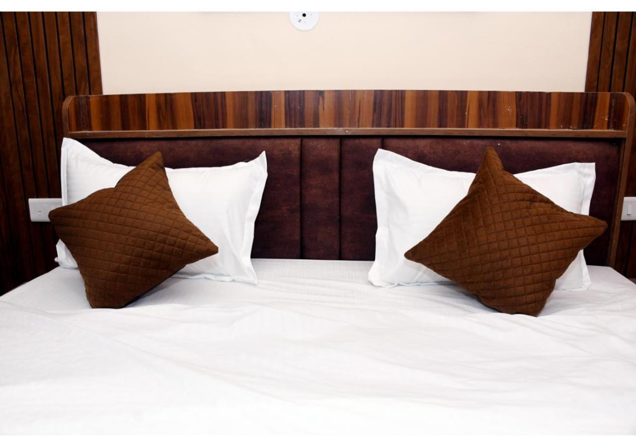 Tirupati Balaji Inn Bageshwar Dham Basāri Екстериор снимка