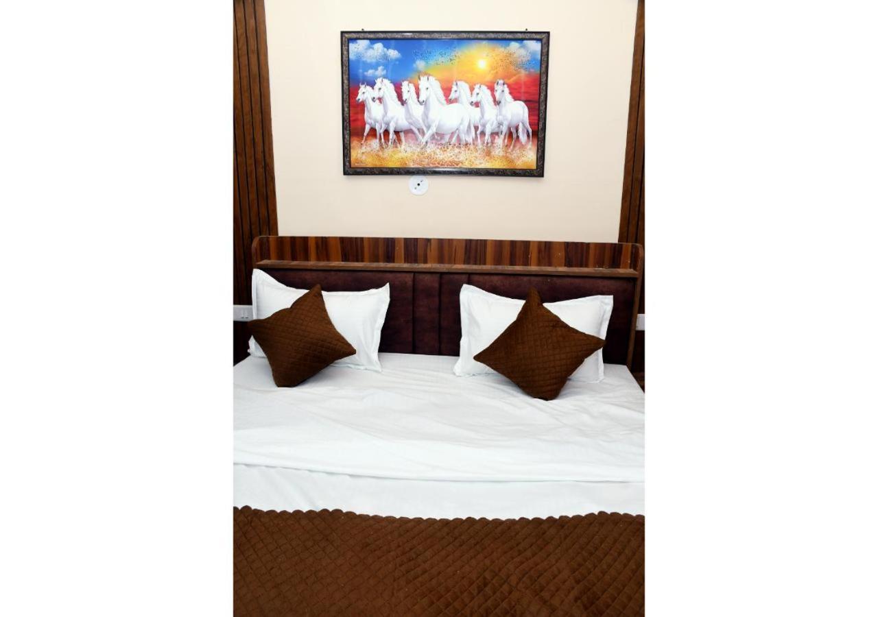 Tirupati Balaji Inn Bageshwar Dham Basāri Екстериор снимка