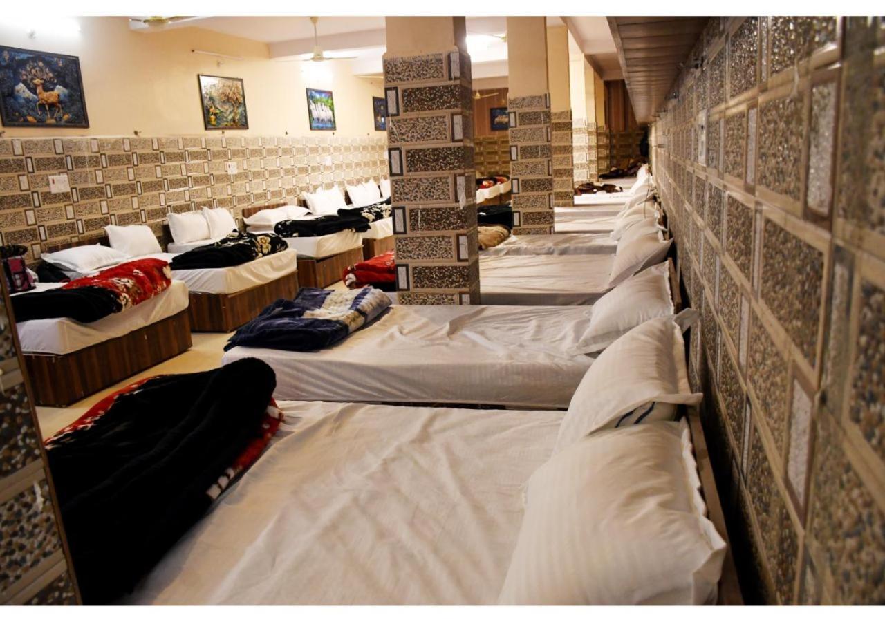 Tirupati Balaji Inn Bageshwar Dham Basāri Екстериор снимка