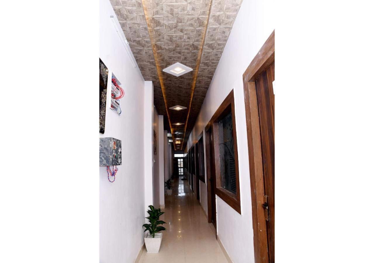 Tirupati Balaji Inn Bageshwar Dham Basāri Екстериор снимка
