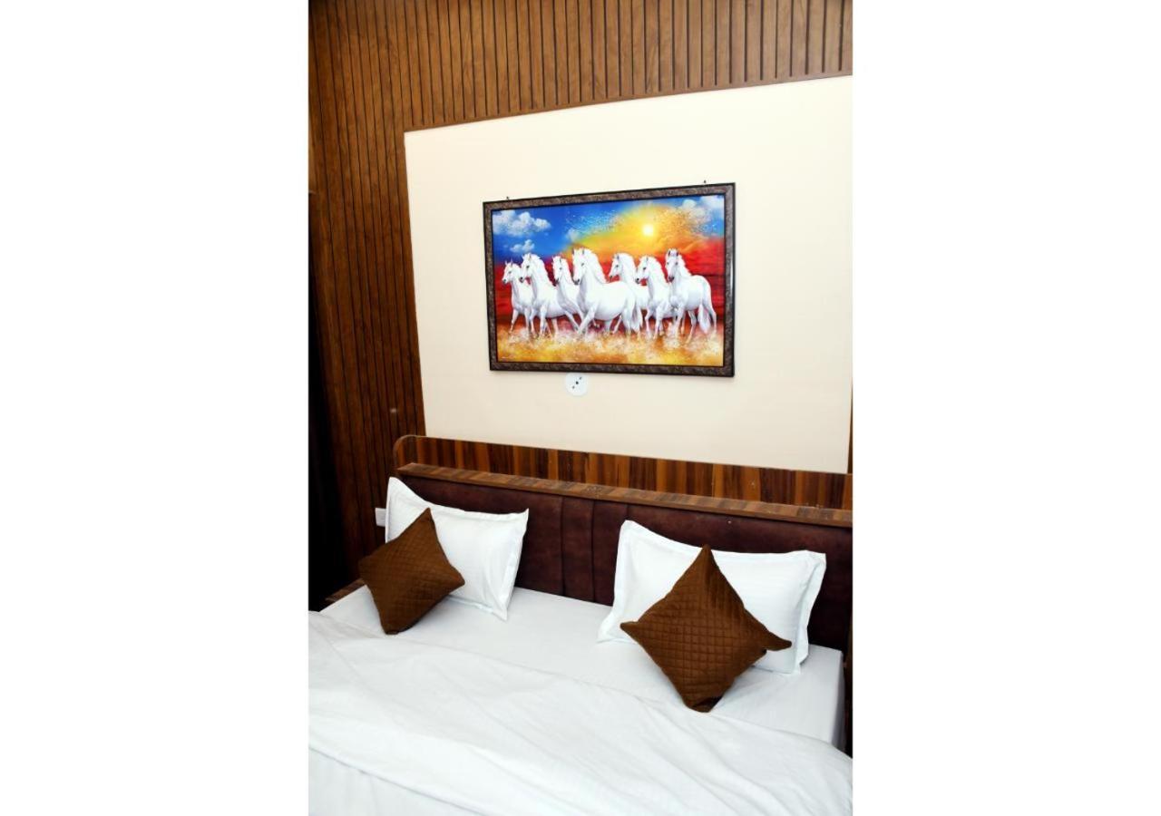 Tirupati Balaji Inn Bageshwar Dham Basāri Екстериор снимка