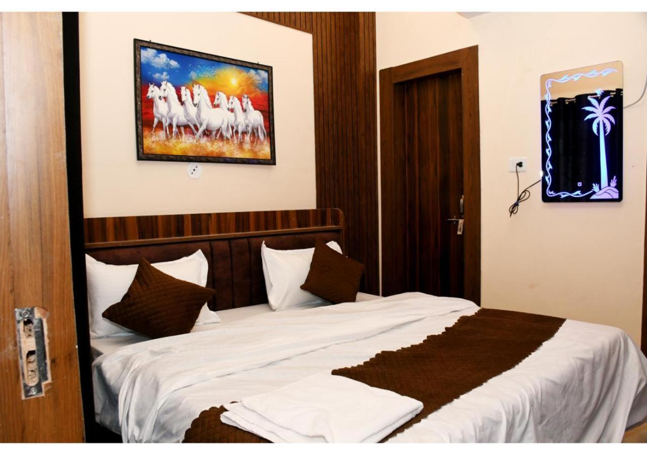 Tirupati Balaji Inn Bageshwar Dham Basāri Екстериор снимка