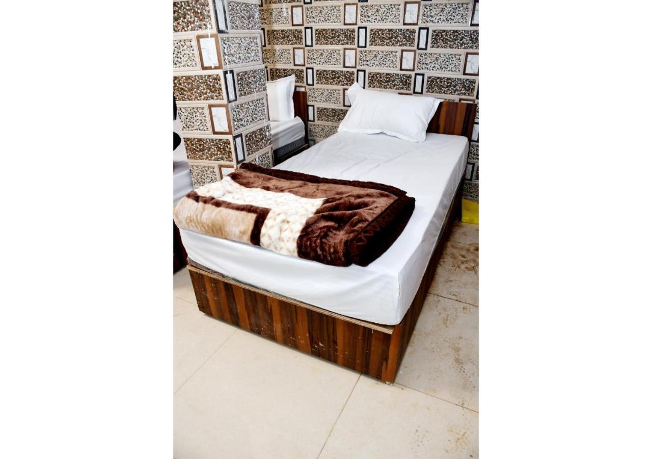 Tirupati Balaji Inn Bageshwar Dham Basāri Екстериор снимка